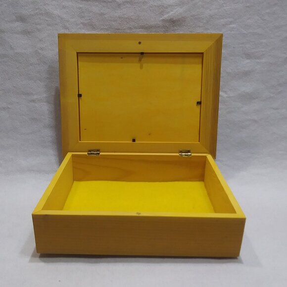 Limited Edition Sunbathing Fox Knickknack Box - Picture 2 of 3